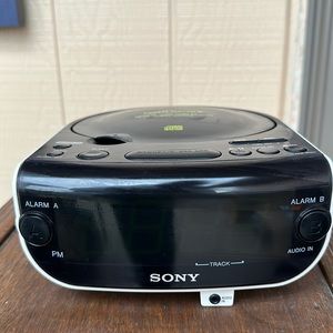SONY Dream Machine FM/AM radio ICF-CD815 CD-r/rw playback